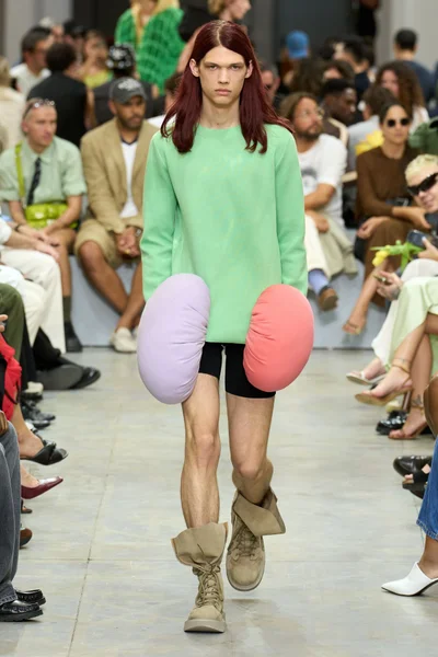 Look 10